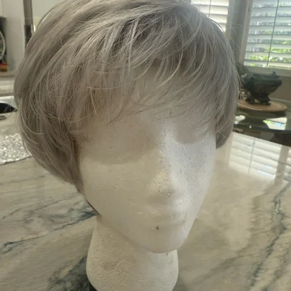 Henry Margu Women's Wig Silver Grey with longer nape - Picture 5 of 11